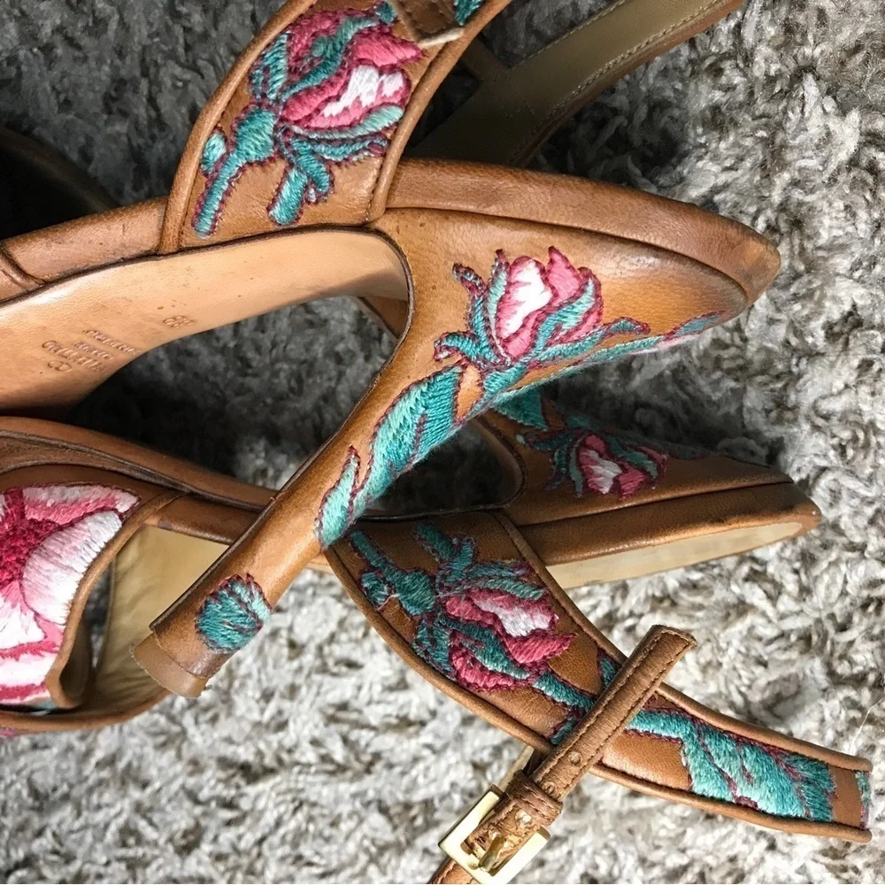 *Vintage* Valentino Garavani women’s pink blue floral embroidered leather heels